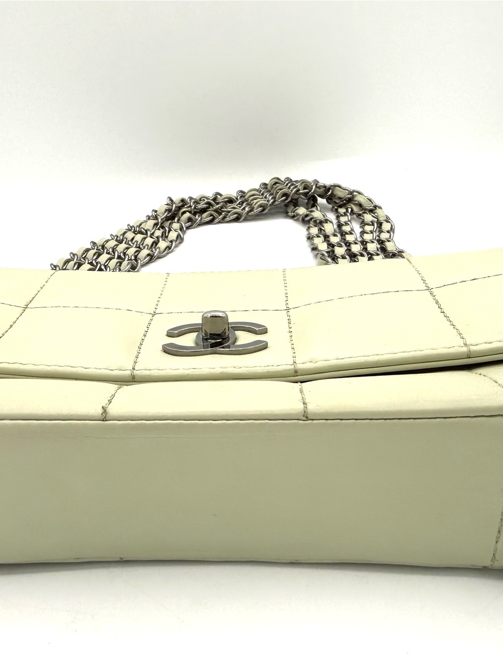 CHANEL Off White Quilted 5 Chain Leather Flap Bag - Picture 3 of 16